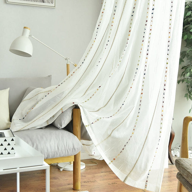 Tenda velata lino con pompon colorati