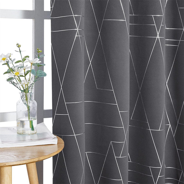 Tenda oscurante grigia motivo geometrico