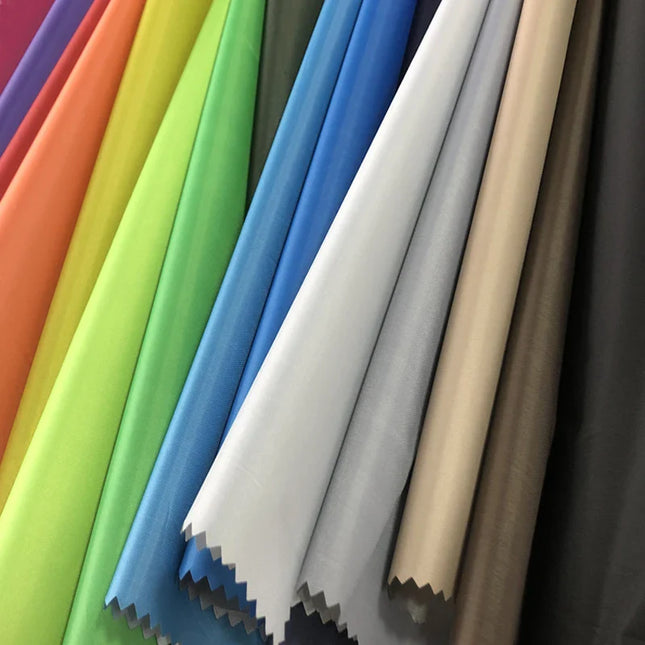 Tessuto per tende oscuranti colorato