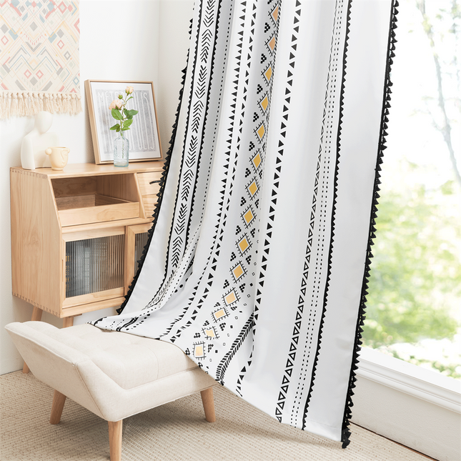 Tenda in stile etnico con pompon