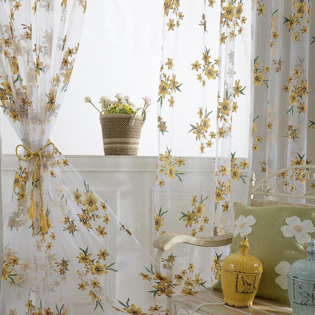 Tenda leggera con fiori blu ricamati