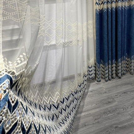 Tenda velata con bordo geometrico ricamato