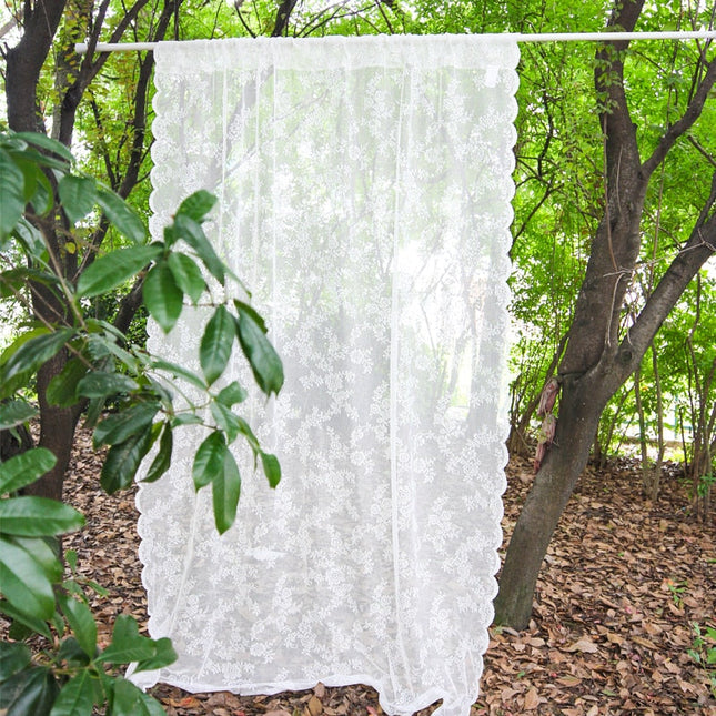 Tenda velata in pizzo floreale shabby