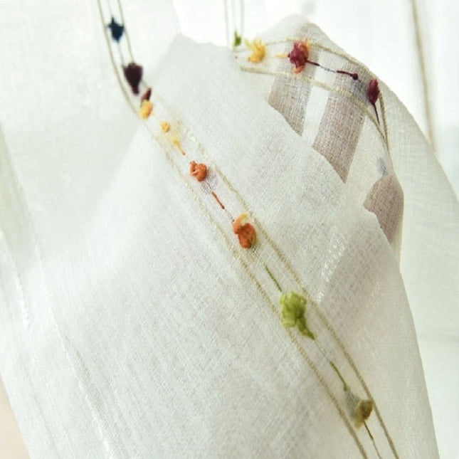 Tenda velata lino con pompon colorati