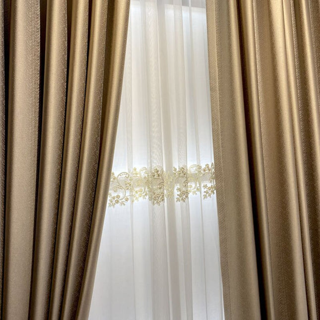 Tenda velata con bordo dorato ricamato