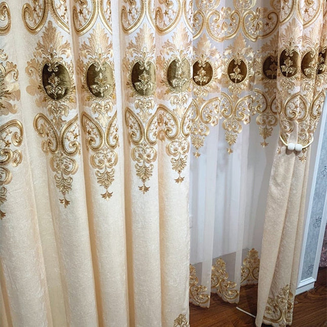 Tenda lussuosa stile impero con mantovana
