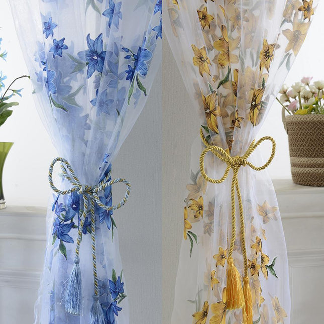 Tenda leggera con fiori blu ricamati