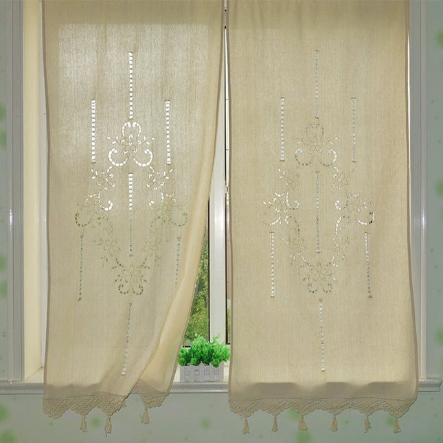 Tenda stile country con nappine decorative