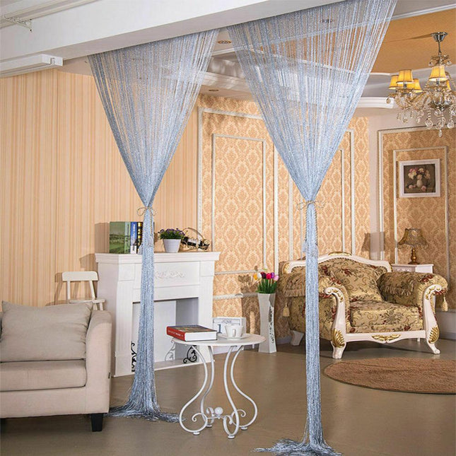 Tenda a fili dorata con glitter