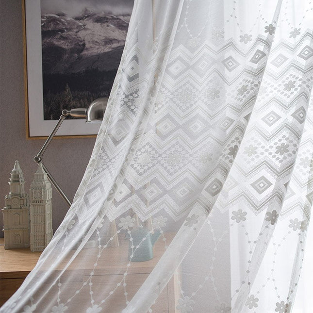 Tenda velata con ricamo geometrico