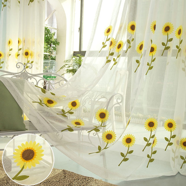 Tenda velata ricamata con girasoli