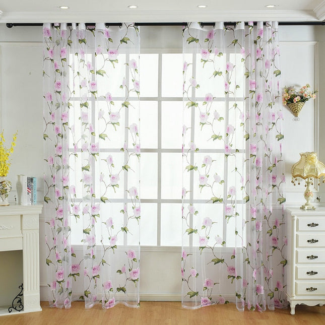 Tenda velata con fiori rosa rampicanti