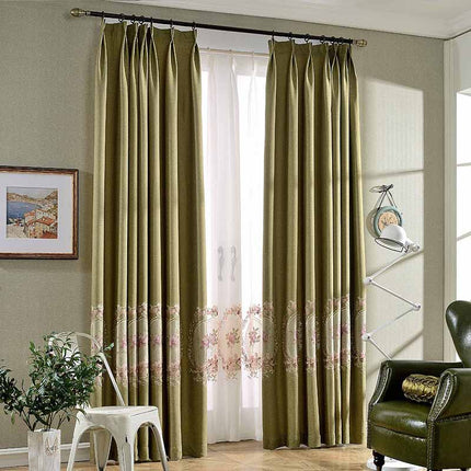 Tenda oscurante con bordo floreale ricamato