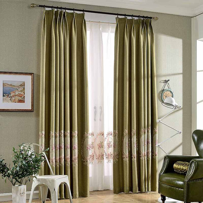 Tenda oscurante con bordo floreale ricamato