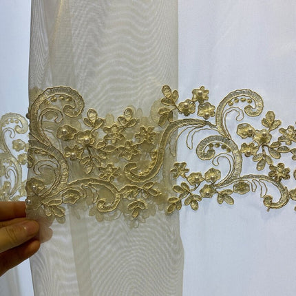 Tenda velata con bordo dorato ricamato