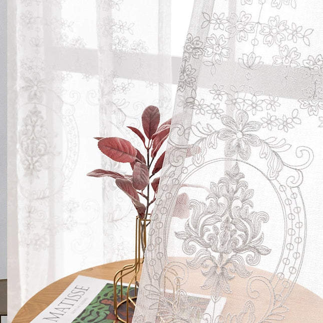 Tenda Voile Elegante con Ricamo Classico