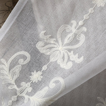 Tenda Voile Elegante con Ricamo Classico