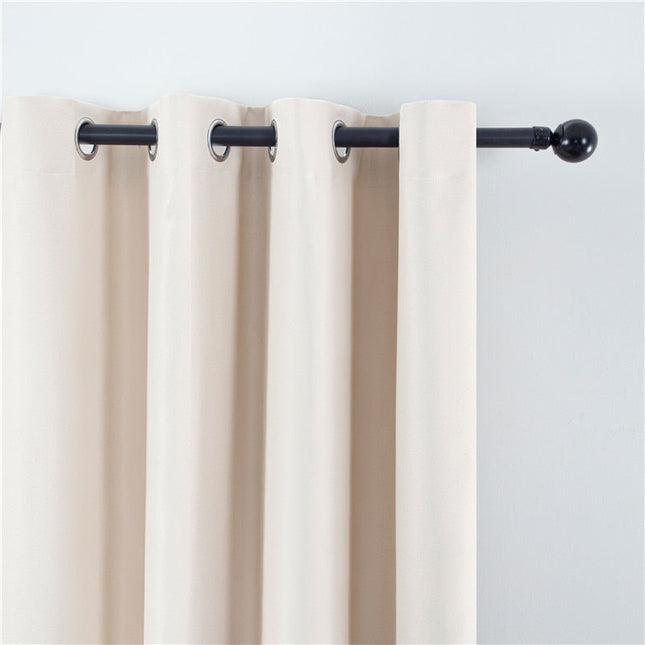 Tenda oscurante termica beige con anelli