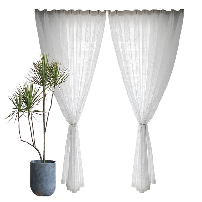Tenda velata con disegno geometrico