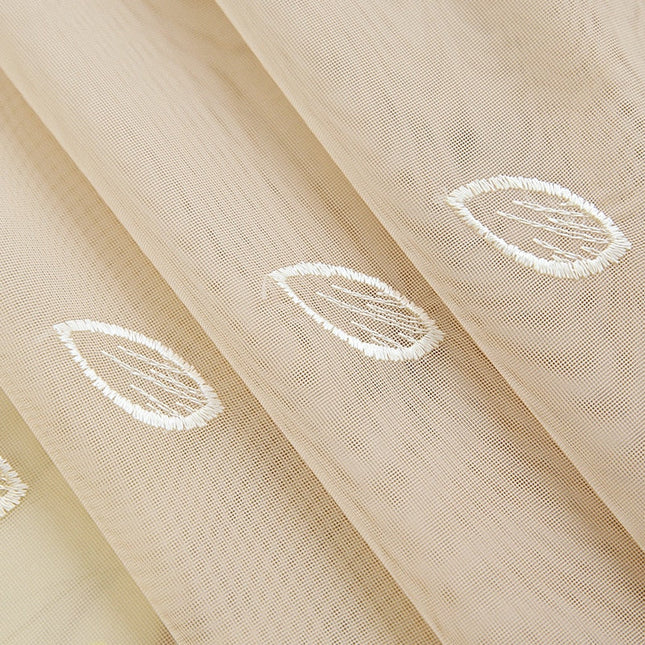 Tenda velata elegante con frange decorative