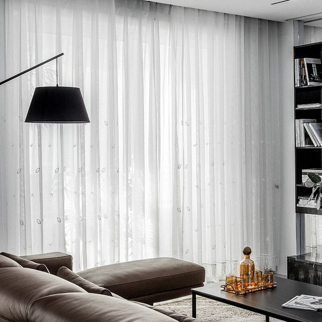 Tenda velata elegante con frange decorative