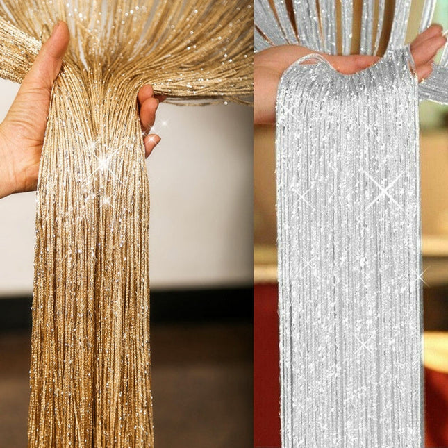 Tenda a fili dorata con glitter