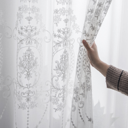 Tenda Voile Elegante con Ricamo Classico