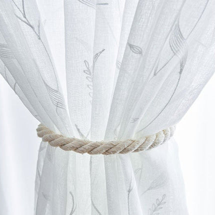 Tenda velata con delicato ricamo vegetale