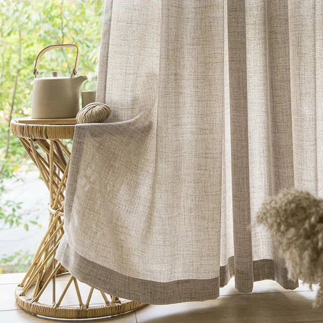 Tenda velata beige con bordo inferiore