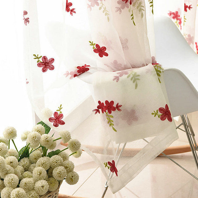 Voile ricamato con piccoli fiori rossi