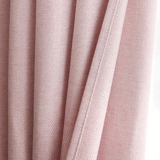 Tenda elegante rosa con trama geometrica