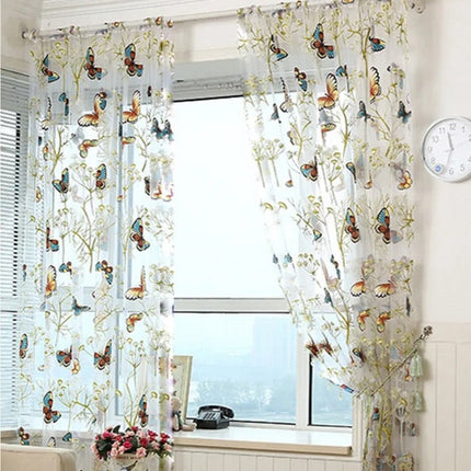 Tenda velata con farfalle colorate ricamate