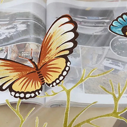 Tenda velata con farfalle colorate ricamate