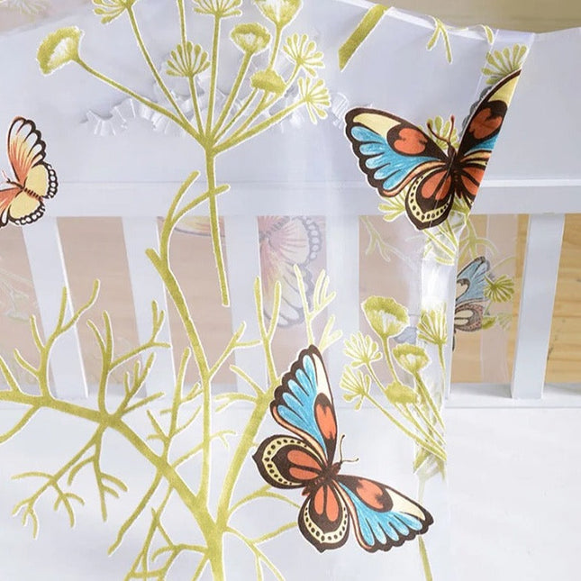 Tenda velata con farfalle colorate ricamate