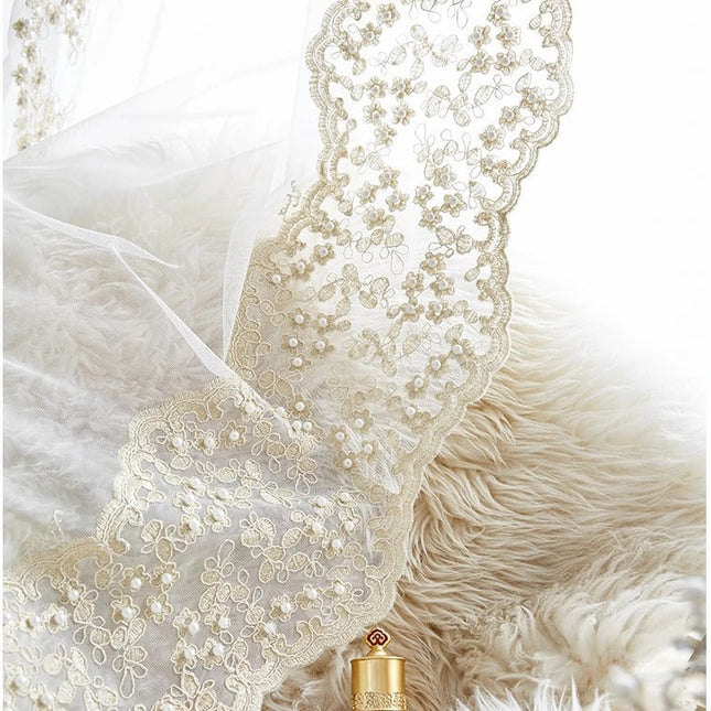 Tenda velata ricamata stile principessa