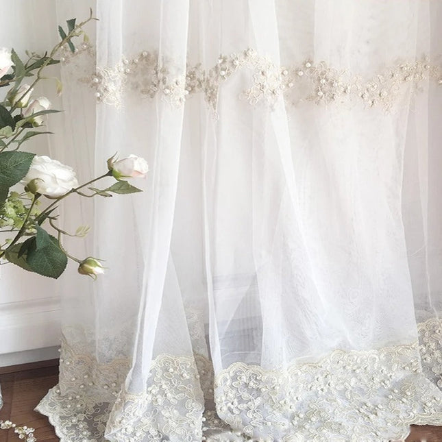 Tenda velata ricamata stile principessa